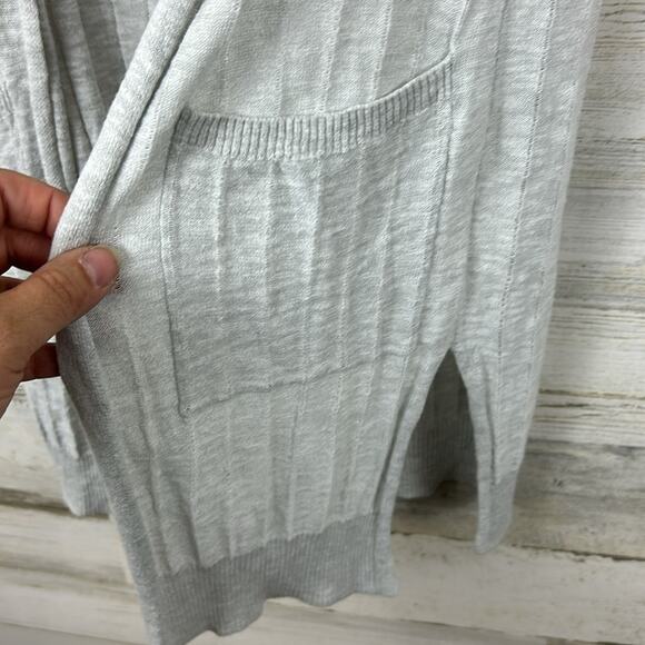 Old Navy Women’s XS Light Gray Lightweight Sleeveless Cardigan - Picture 5 of 5